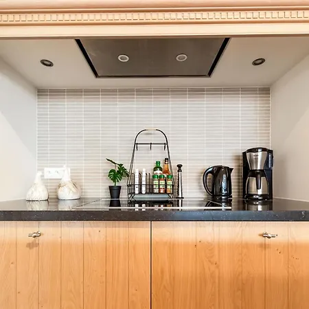 In For 6 Person Apartment *