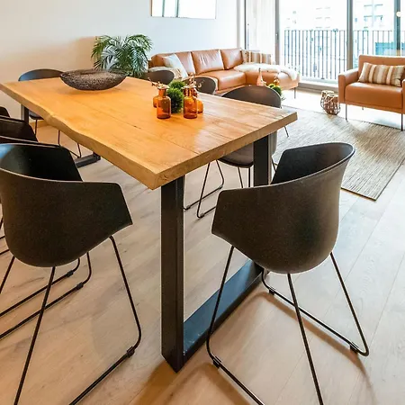 In For 6 Person Apartment *